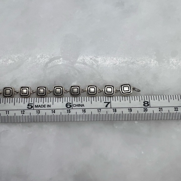 Vintage Zina square etched bracelet - Picture 7 of 11